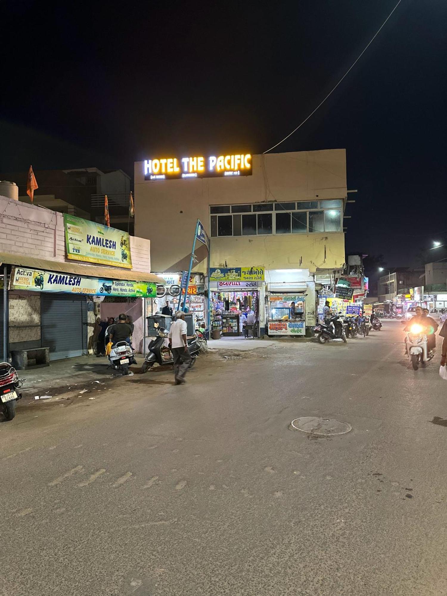 Hotel The Pacific Ahmedabad Airport Экстерьер фото
