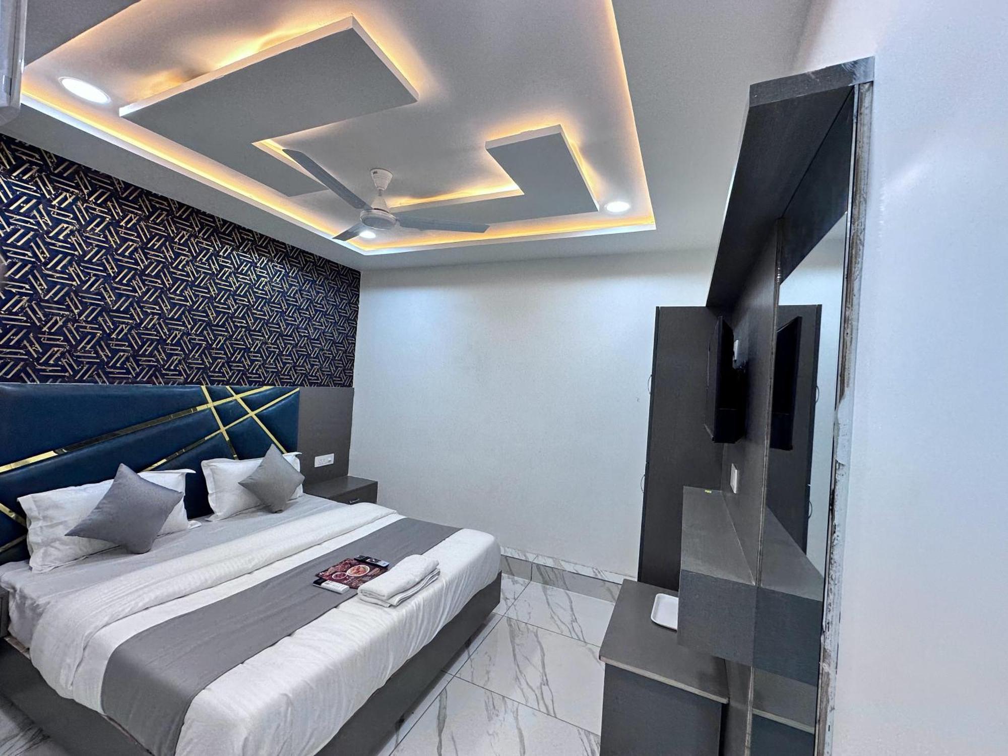 Hotel The Pacific Ahmedabad Airport Экстерьер фото