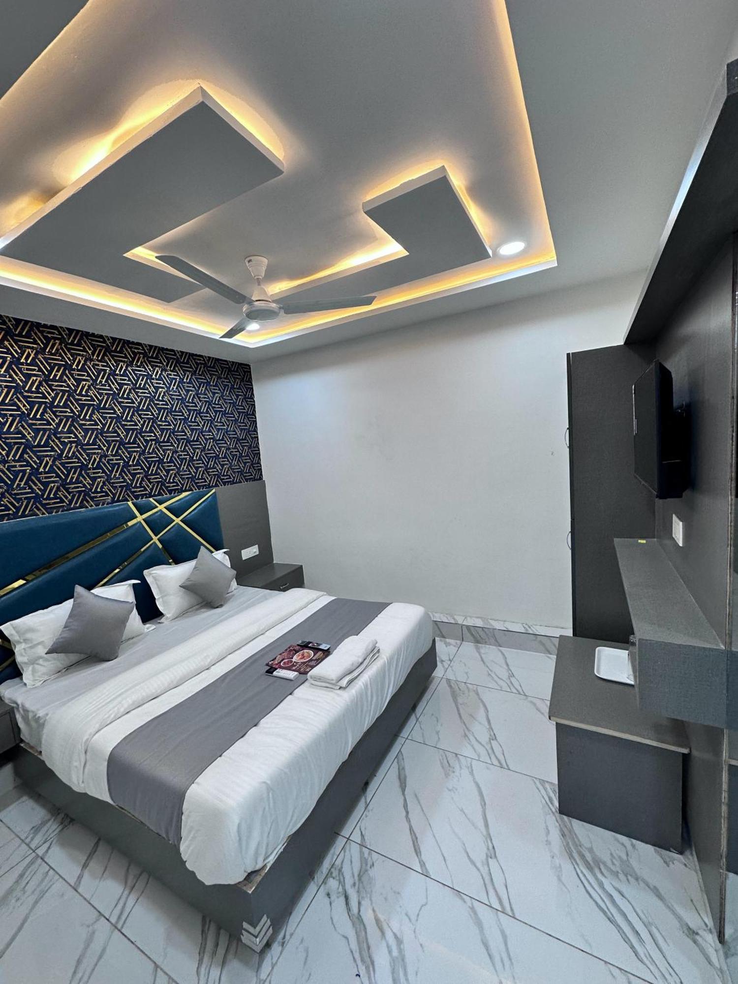 Hotel The Pacific Ahmedabad Airport Экстерьер фото